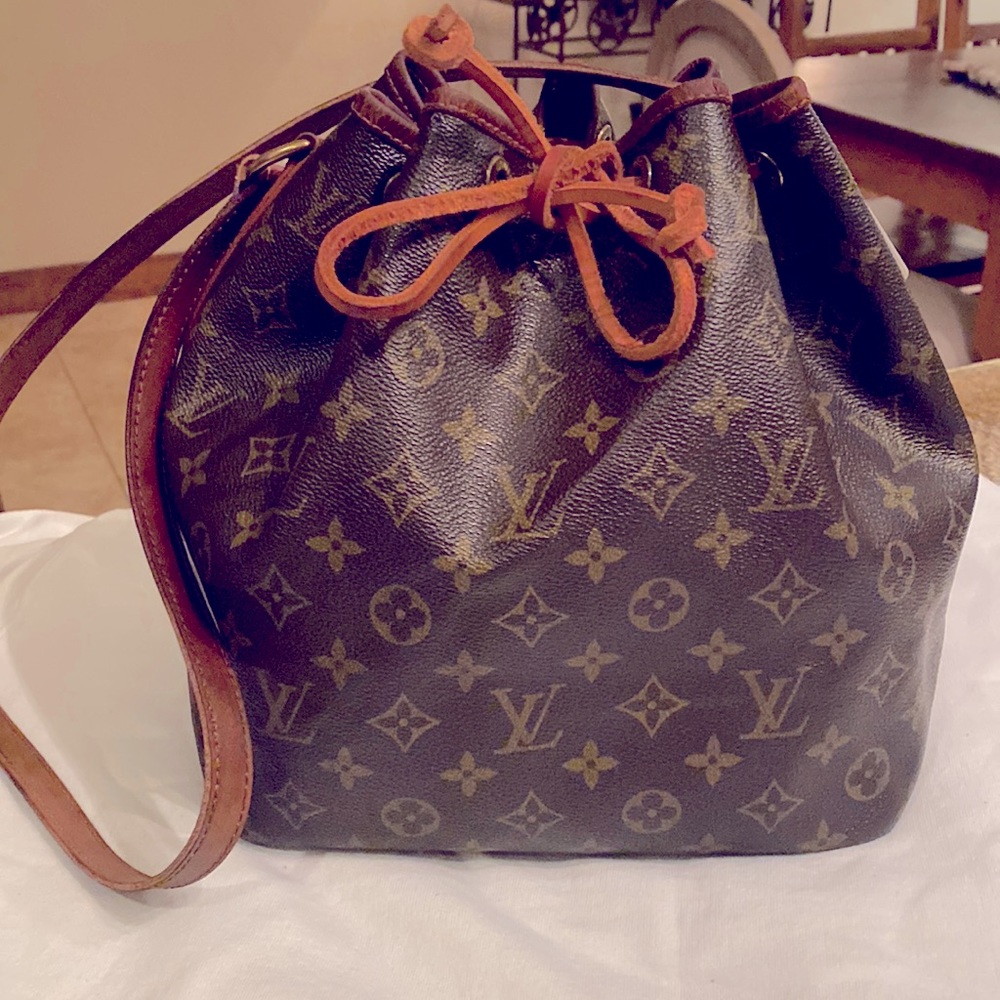 Authentic L. Vuitton noe - mono
